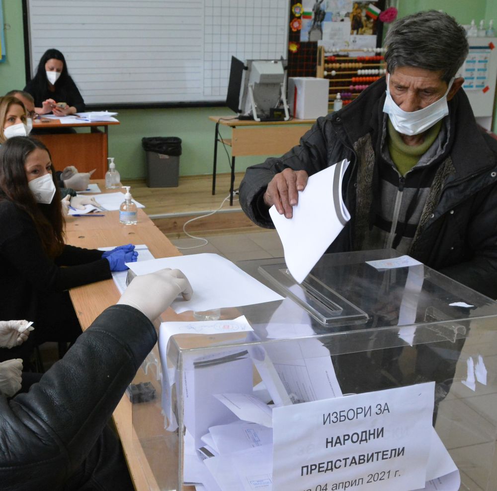 България избира 45-ия парламент в условия на пандемия