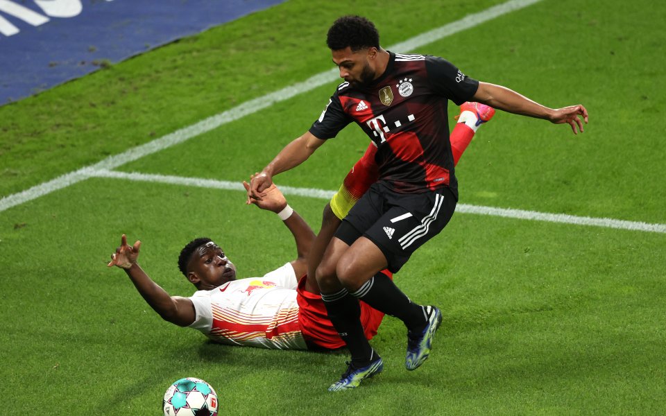 Проблемите на Байерн Мюнхен се увеличиха преди утрешния двубой срещу