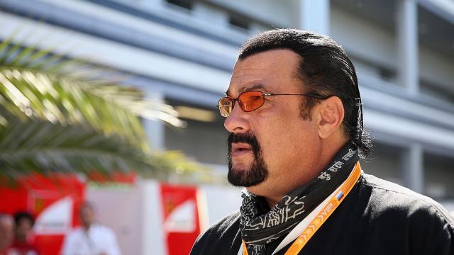 Стивън Сегал стана партиен член в Русия