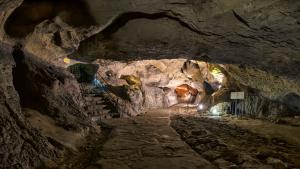 Пещера Бачо Киро