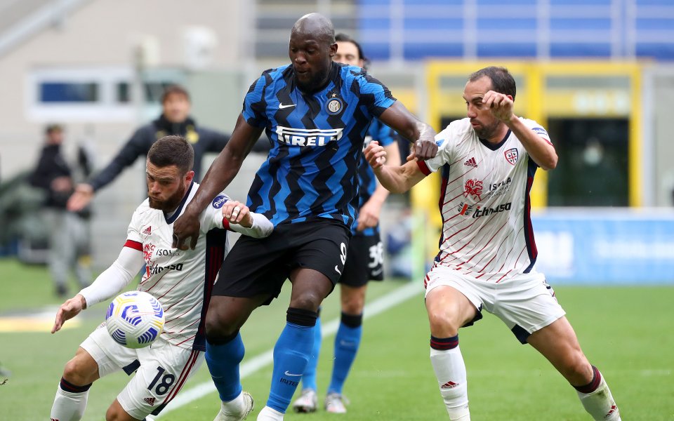 Отборите на Интер и Каляри играят при