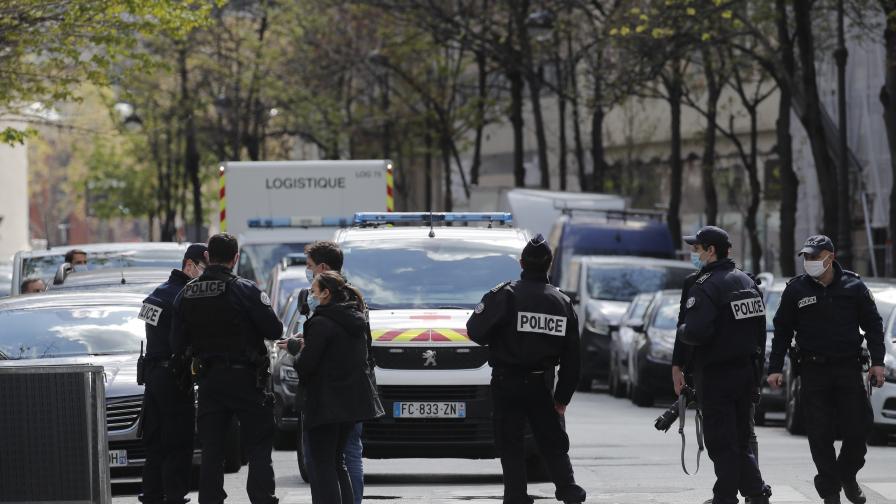 Стрелба пред парижка болница, има загинал