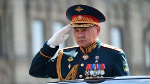 Руският министър на отбраната Сергей Шойгу докладва на президента Владимир