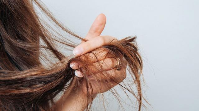 Стилист: Пет грешки, които съсипват косата