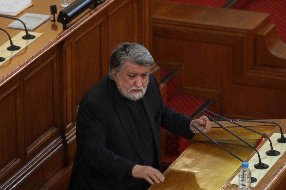 Предвид вече посребрялата ми коса и бялата ми брада на