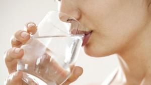 Вода жена пиене вода