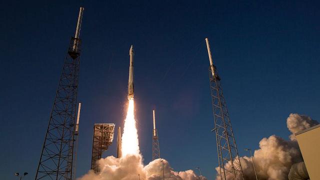 Сондата OSIRIS-REx е оставила видими следи на повърхността на астероида Бену