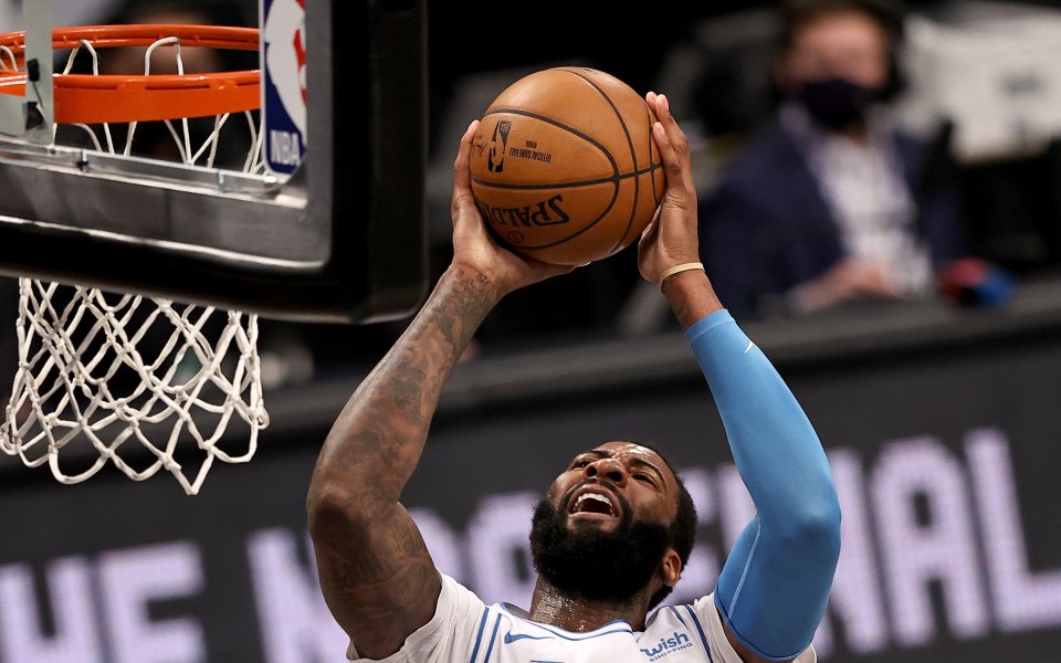 Шампионът Лос Анджелис Лейкърс победи Юта Джаз с 127:115 след