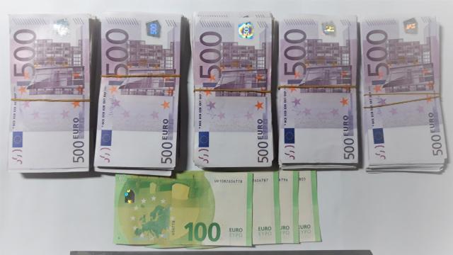 Овчар в Гърция намери 50 хил. евро в бидон, похарчи само 14 хил. от тях