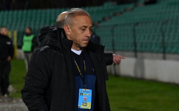 Треньорът на Черно море Илиан Илиев избра 18 те футболисти за