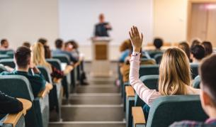 Скок на заплати за преподаватели и по-високи стипендии за студенти от 2026 г.