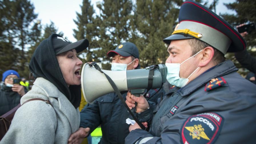 Над 450 арестувани на протестите в Русия