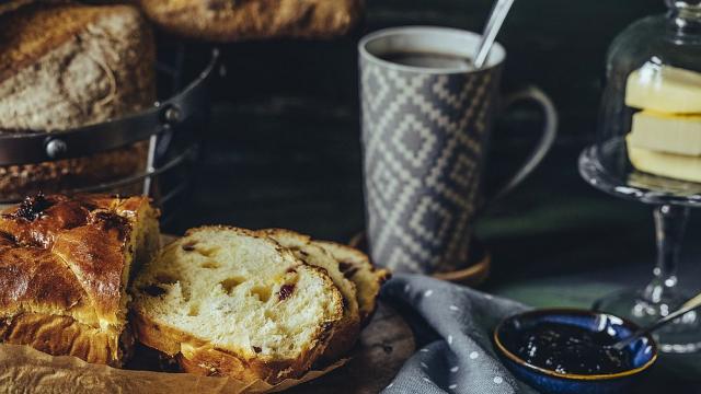 Лесно и вкусно козуначено руло за празника (ВИДЕО)