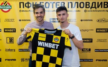 Ботев Пловдив подписа първи професионален договор с юношата Юсеин Касов съобщават