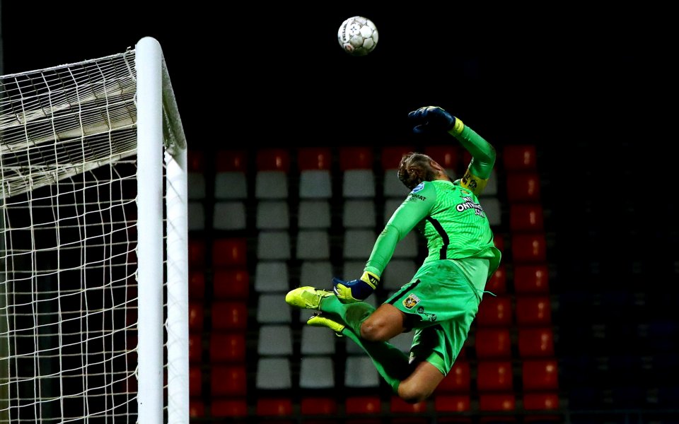 Аякс обяви трансфера в отбора на вратаря Ремко Пасвер от