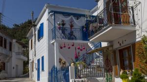 Стотици хиляди празни къщи в цяла Гърция теоретично биха могли