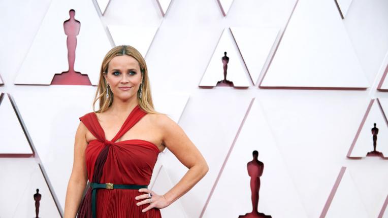  Звезден искра от аления килим на премиите „ Оскар “ 