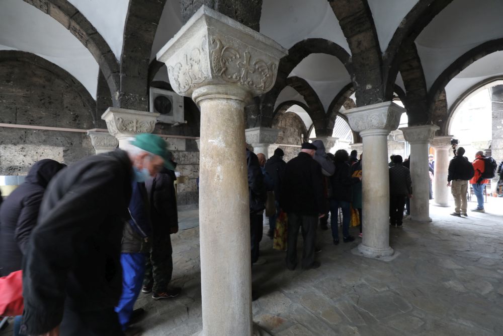 Раздадоха храна на нуждаещи се в храм „Св. Петка“ на Велики вторник