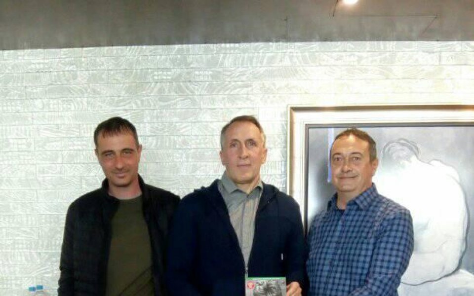 Книгата за Трифон Иванов не само оглави класациите по продажби