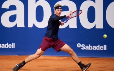 Водачът в схемата Денис Шаповалов отпадна във втория кръг на