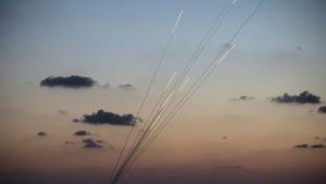 Радикалната палестинска групировка Хамас изстреля залп от ракети по Тел