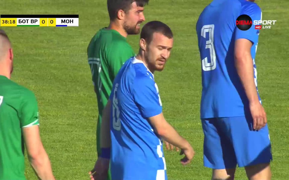 В 39-ата минута втори жълт и съответно червен картон получи