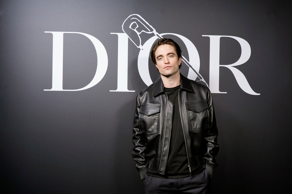 Робърт Патинсън на шоуто за мъжки дрехи Dior Homme есен /зима 2020-2021 като част от Седмицата на модата в Париж 