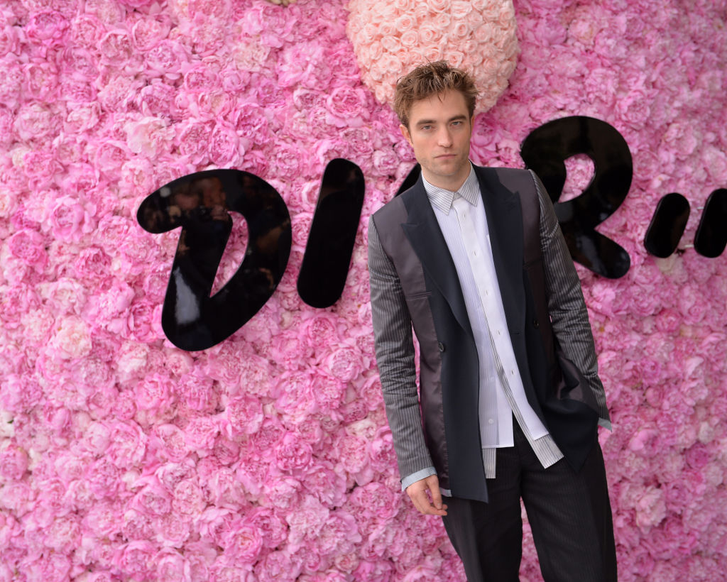 Робърт Патинсън на шоуто Dior Homme Menswear пролет/лято 2019 като част от Седмицата на модата в Париж