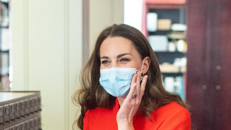  Кейт Мидълтън със запаметяваща се визия в алено 