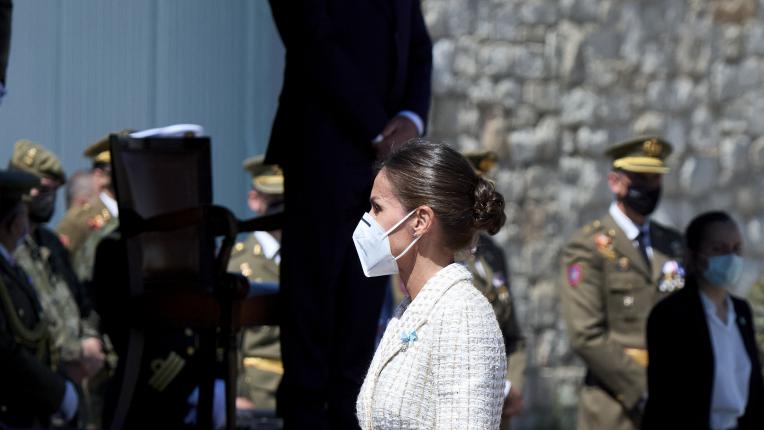  Кралица Летисия в бяла рокля отпреди 15 години 