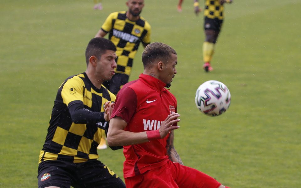 Царско село и Ботев Пловдив играят при 0:0 в двубой