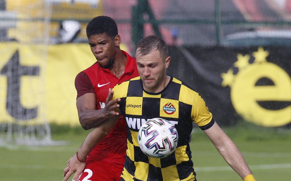 Ботев Пловдив приема Царско село в среща от последния 32-ри