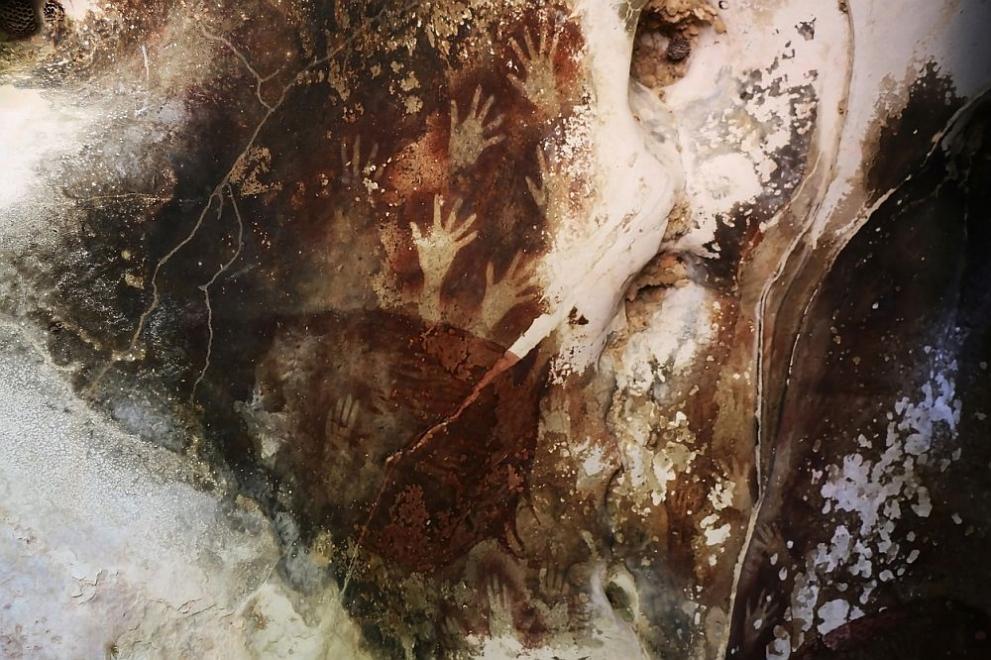 Най-древните образци на скална живопис, открити на индонезийския остров Сулавеси, са започнали бързо да се рушат заради климатичното затопляне