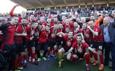 Отборът на Локомотив София направи чудесен подарък за своите фенове