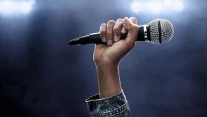 Властите в Иран започнаха съдебно производство срещу известен поп певец