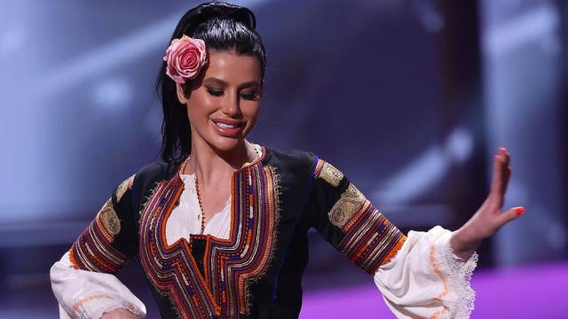 Вдъхновение от традицията: Претендентките за Мис Вселена в национални костюми (СНИМКИ)