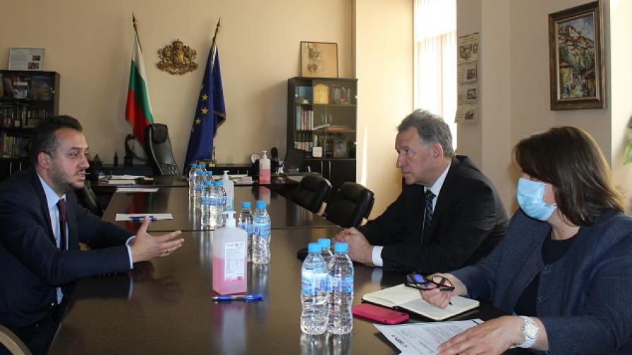 Кацаров: МЗ и Представителството на ЕК в България ще насърчават ваксинацията
