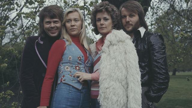 „Waterloo“ на ABBA е любимата песен от Евровизия на британците
