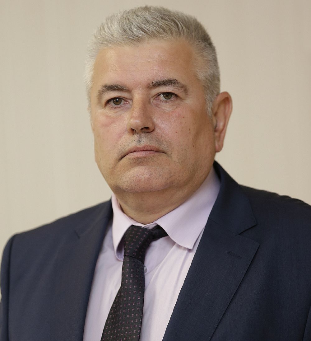 От 2011 г. досега Стефан Сабрутев е общински съветник в Общински съвет – Смолян, а преди това, от 1999 г. работи в частния сектор в сферата на строителството.  