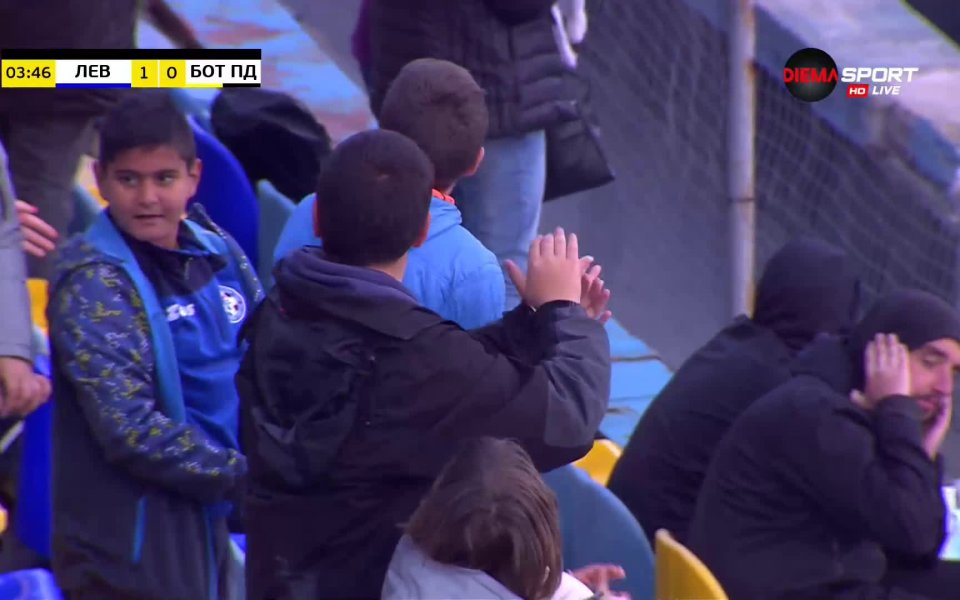 Живко Атанасов бе на точното място и довкара топката, която