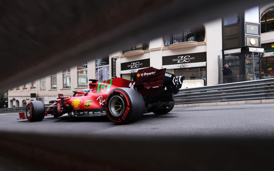 Шарл Льоклер с Ферари удари болида си, след като катастрофира