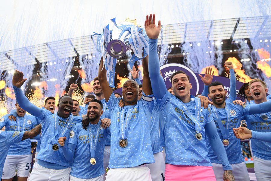 Награждаване на Манчестър Сити като шампион във Висшата лига1