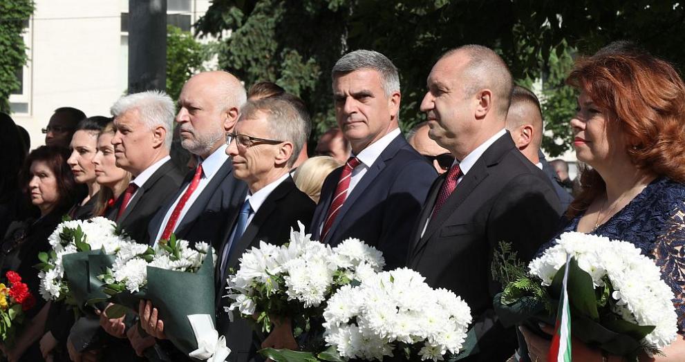 Стефан Янев с президента и министрите си