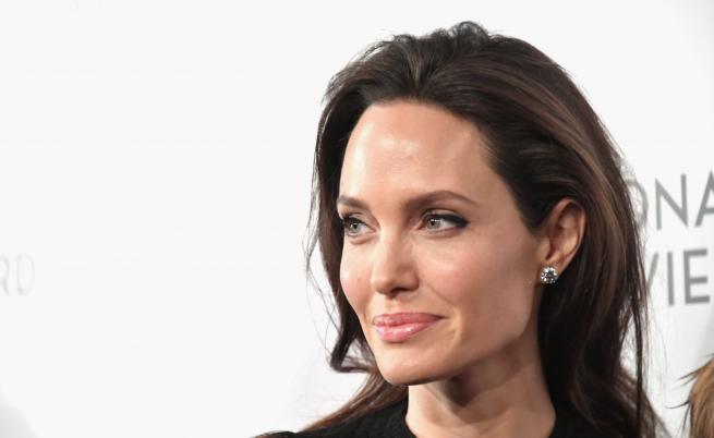 Анджелина Джоли погна съдията по бракоразводното дело с Брат Пит