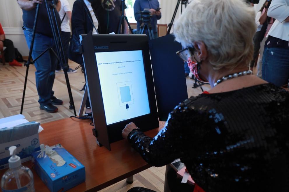 Централната избирателна комисия (ЦИК) одобри образците на изборните книжа за