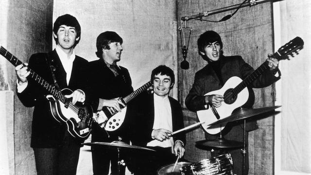 Изкуствен интелект създава песни на „Бийтълс“