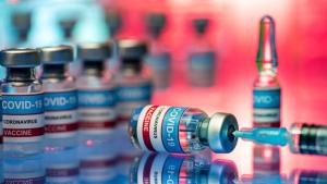 Украинските власти разрешиха поставянето на бустерна доза от ваксина срещу