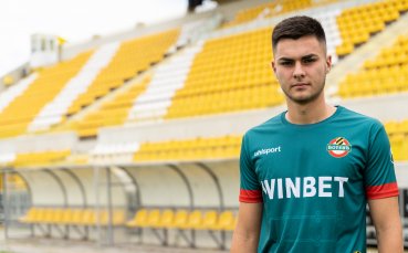 Ботев Пловдив подписа първи професионален договор с юношата на клуба Иван