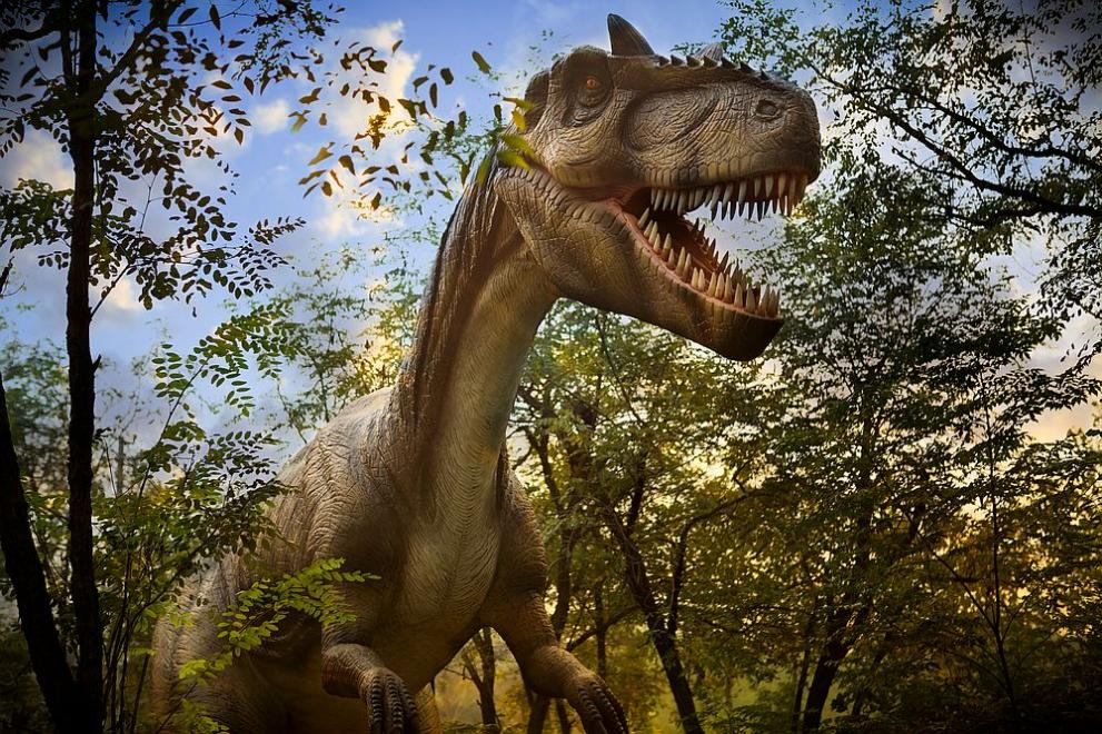 Снимка: „Джурасик парк” оживява в Бургас: Потопете се в изумителния свят на динозаврите
