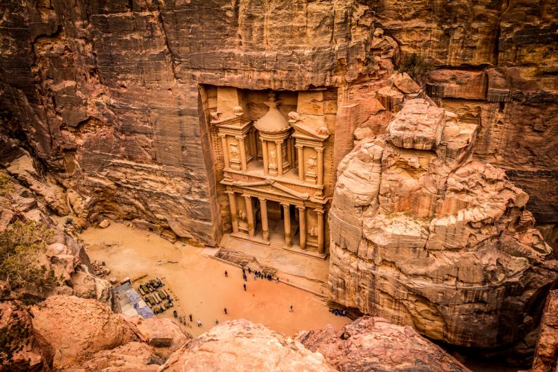 <p><strong>Петра, Йордания</strong></p>

<p>Най-известният археологически обект в Йордания страда от комбинация от валежи, ветрове и атмосферни влияния, както и от големия туристически поток.</p>
